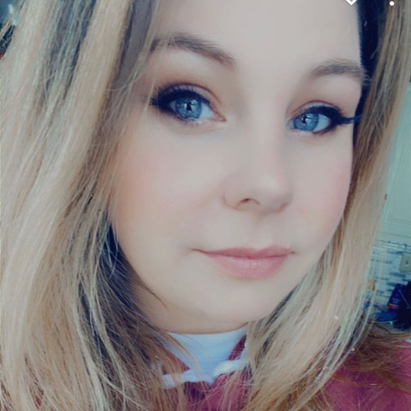 Meet your Posher, Heather - Picture 2 of 2